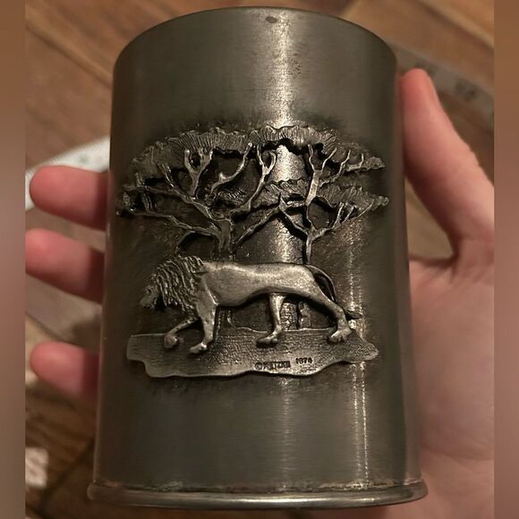 Vintage Pen Holder With Pewter Lion Design Metzke 1974, Gray Cylindrical Can - Picture 2 of 9